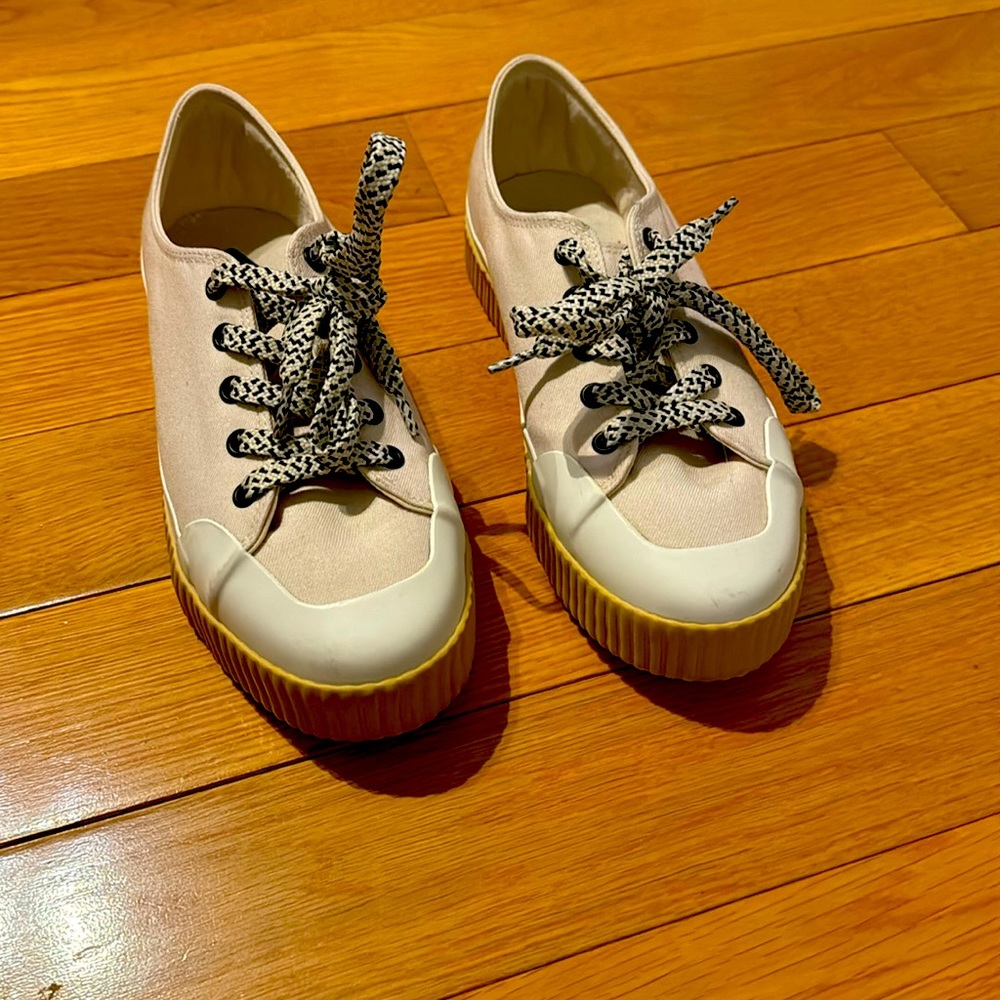 Gianni Bini cream platform size 7 sneakers